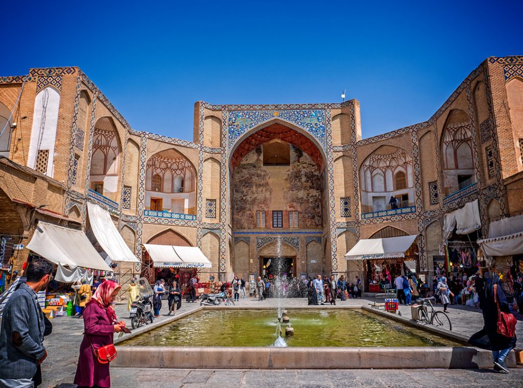 Traveling to Isfahan - The Naqsh-e Jahan Square
