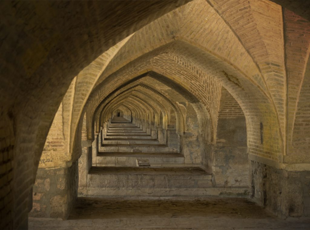 Si-o-se-pol The iconic bridge of Isfahan inside