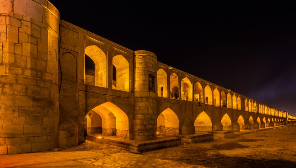 Si-o-se-pol The iconic bridge of Isfahan