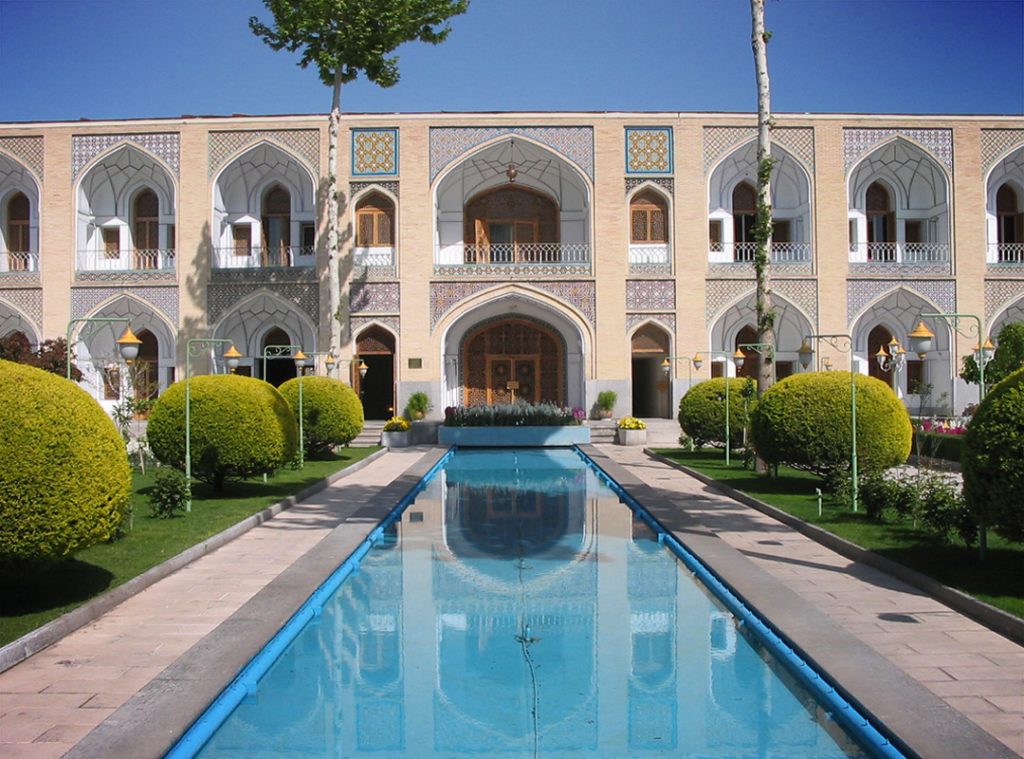Hotel Abbasi, the jewelry of Isfahan