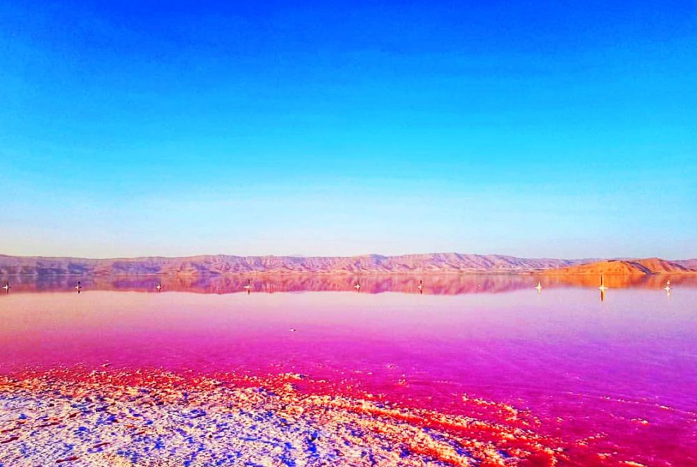 Why is Maharlo lake pink?