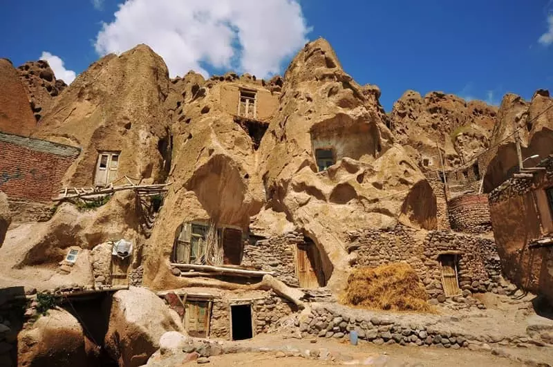 How is the architecture inside the houses of Kandovan village?