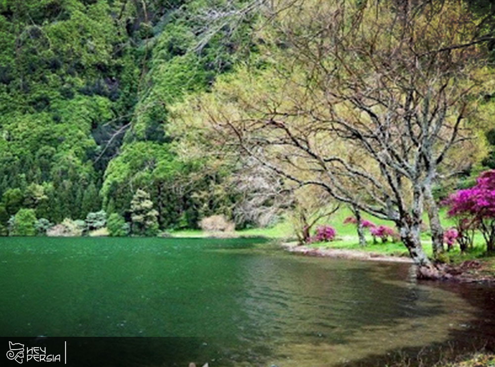 What is the weather like in Shormast Savadkouh Lake?